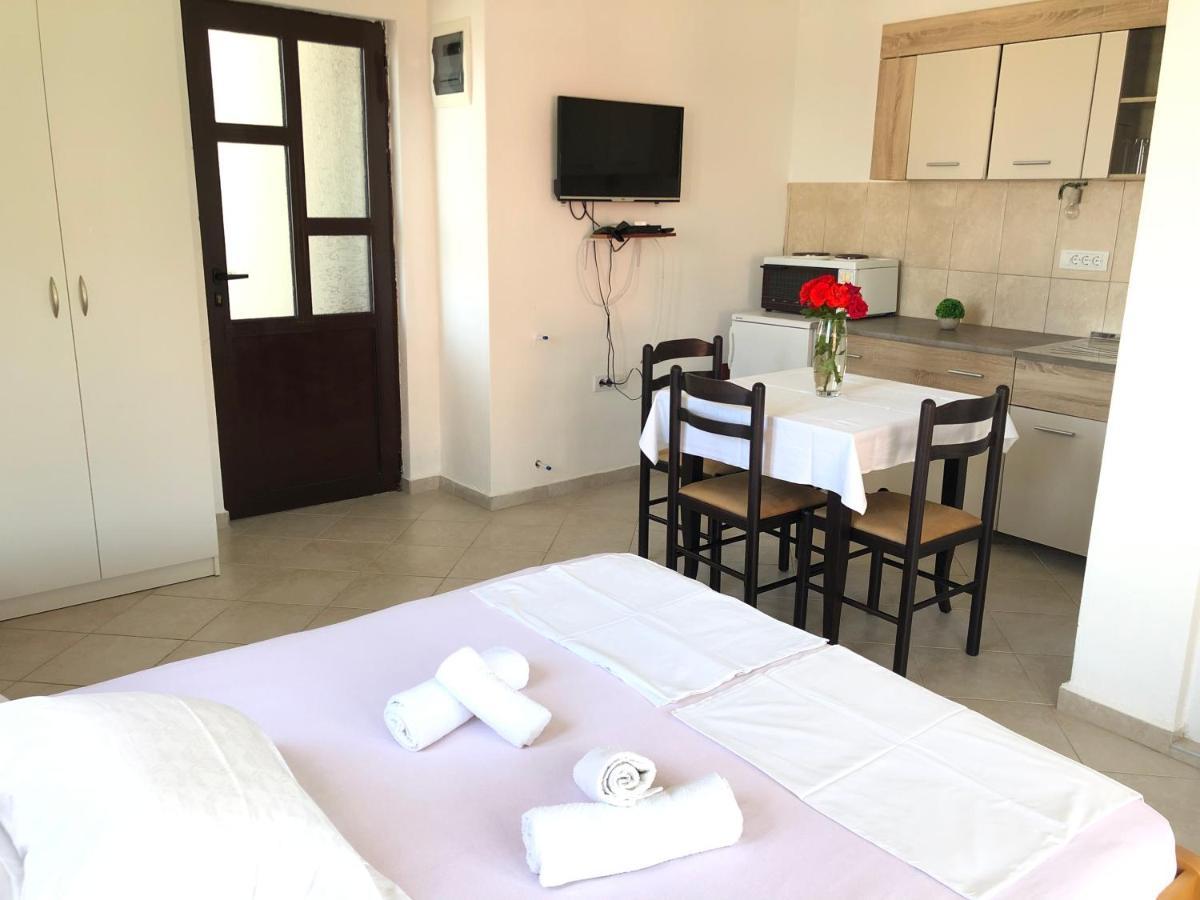 Apartments Radosevic อุลซิน ภายนอก รูปภาพ