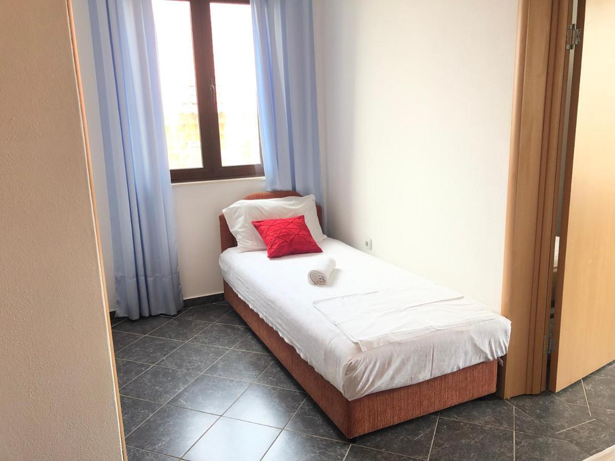 Apartments Radosevic อุลซิน ภายนอก รูปภาพ
