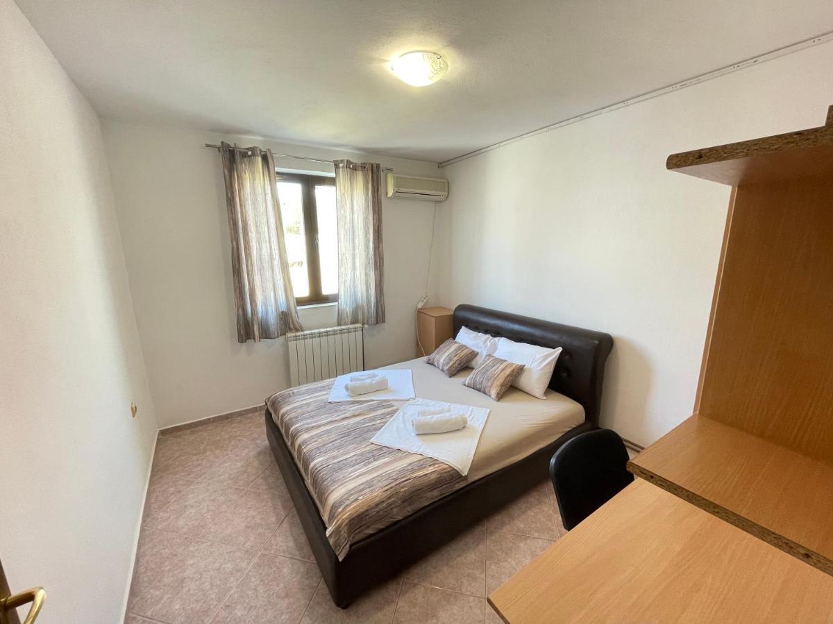 Apartments Radosevic อุลซิน ภายนอก รูปภาพ